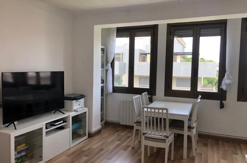 Li interessa obrir un nou capítol en un dels millors barris de Barcelona? Aquest pis serà la seva millor opció!